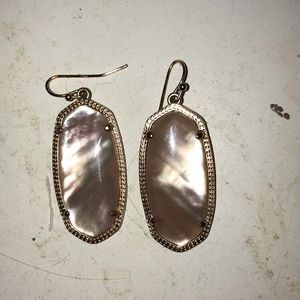 Peach pearl Kendra Scott’s!!